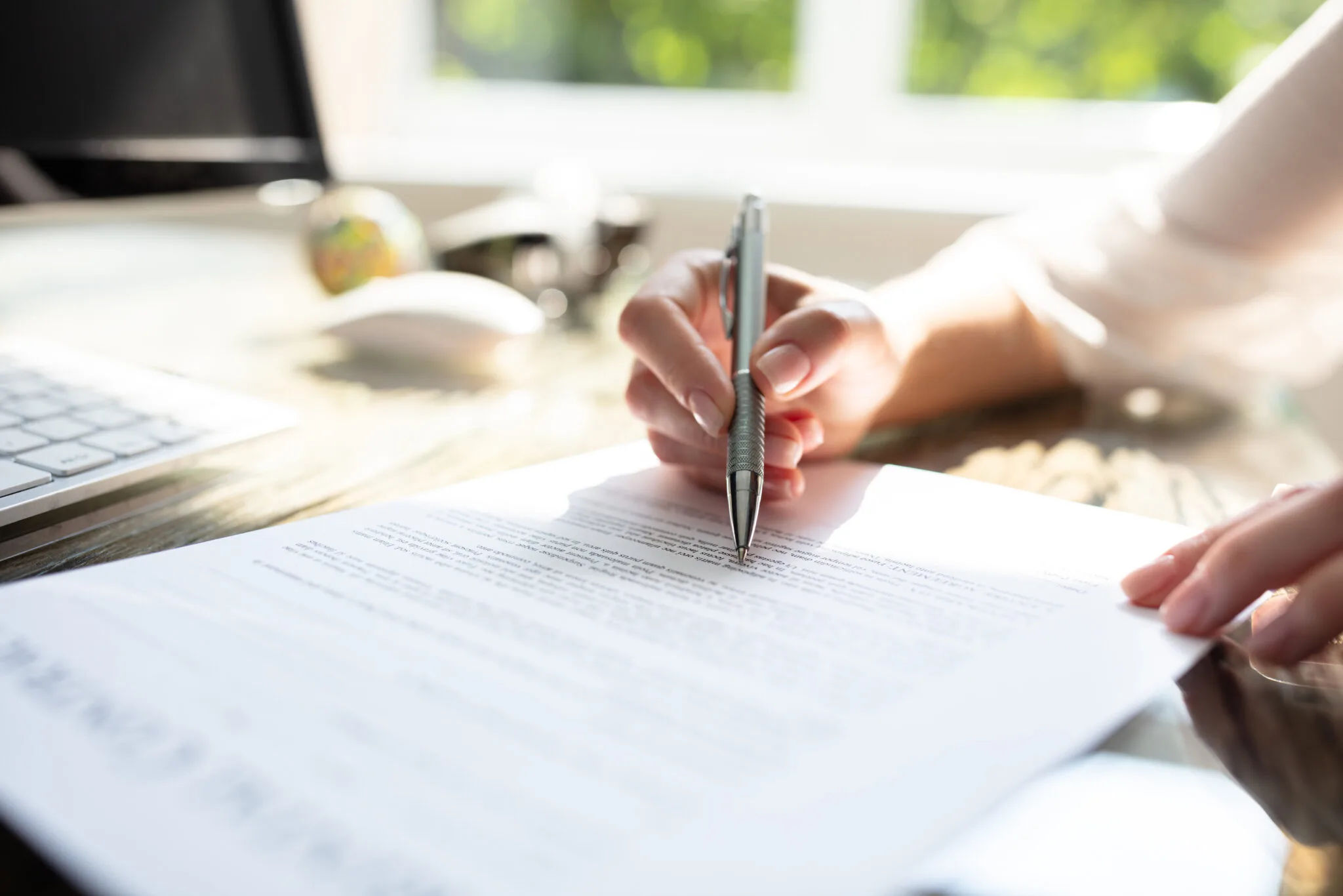 Unterschreibung Vertrag mit Stift